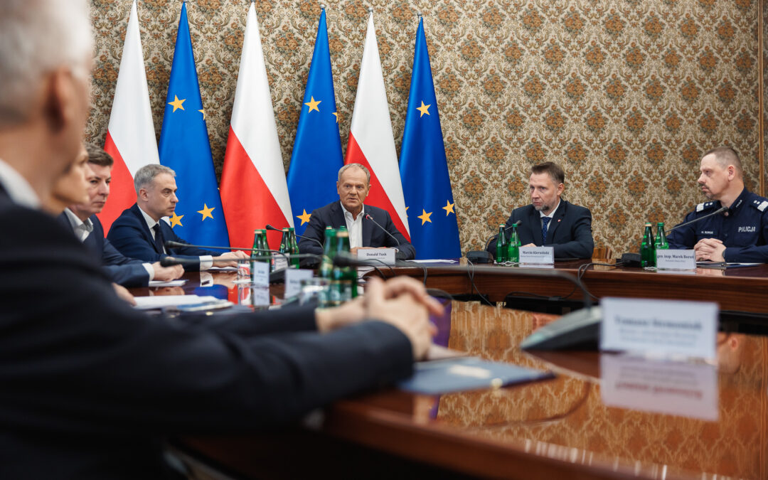 Rząd reaguje na przemoc w szkołach.
